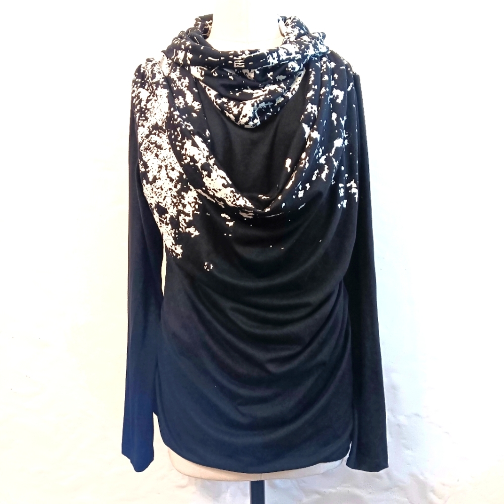 Abstract, long sleeve, double cowl neck ruched top. Large.